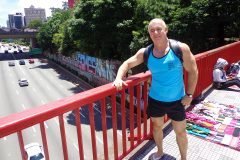 Dinho-no-Bairro-da-Liberdade-01