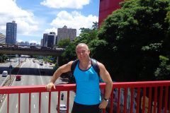 Dinho-no-Bairro-da-Liberdade-03
