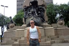 Dinho-no-Centro-de-Santos-09