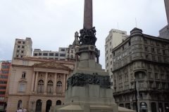 Dinho-no-Pátio-do-Colégio-01